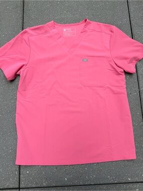 FIGS Leon Scrub Top Men’s L Pink FIONx NWOT Hidden Patch Pocket